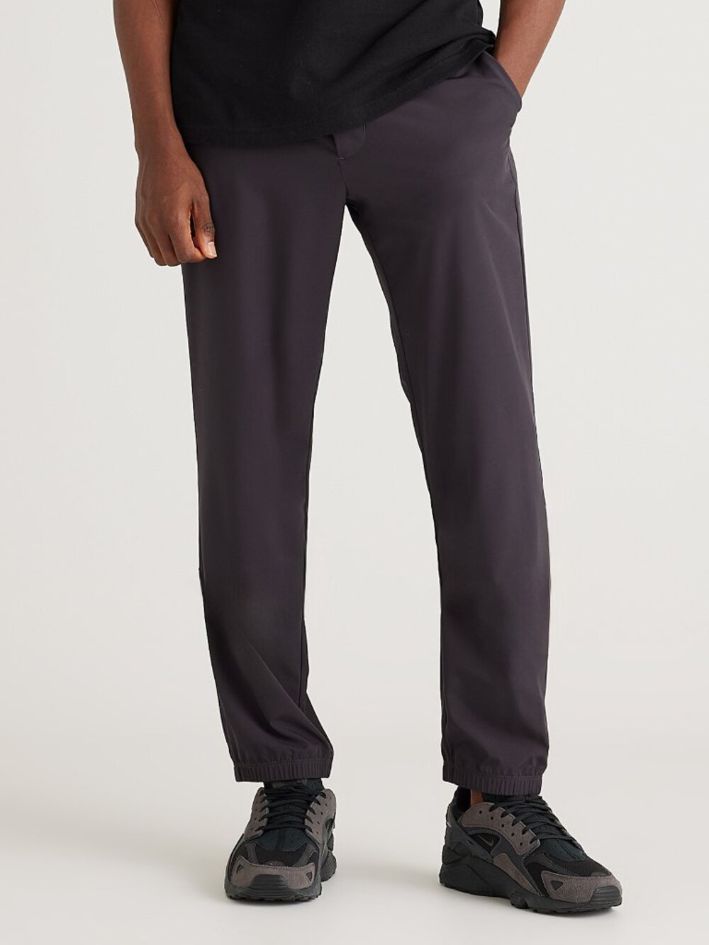 Quince Performance Tech Jogger Charcoal Size XL Stretch Zip Pocket Athletic